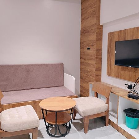 Hotel Pragati Inn Ahmednagar Buitenkant foto