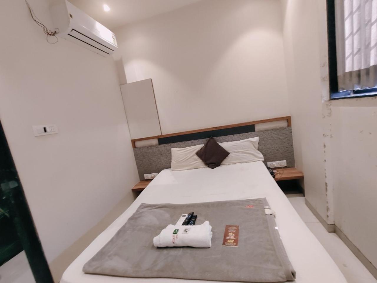 Hotel Pragati Inn Ahmednagar Buitenkant foto