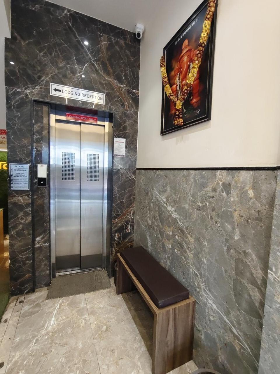 Hotel Pragati Inn Ahmednagar Buitenkant foto