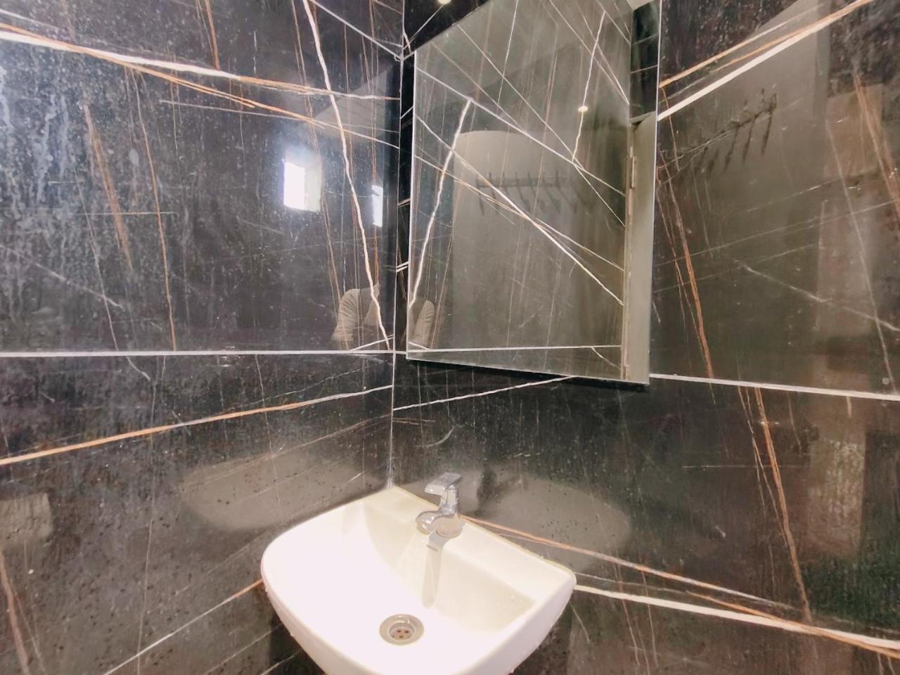 Hotel Pragati Inn Ahmednagar Buitenkant foto