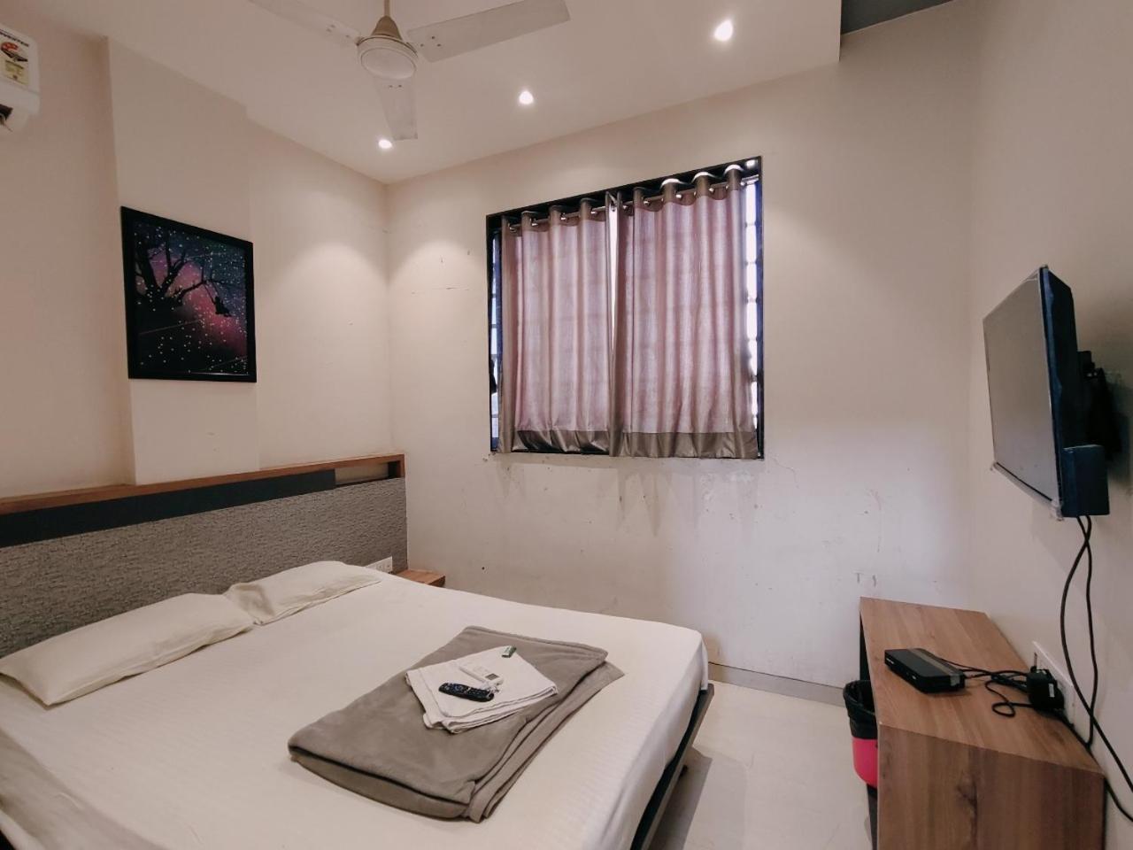 Hotel Pragati Inn Ahmednagar Buitenkant foto