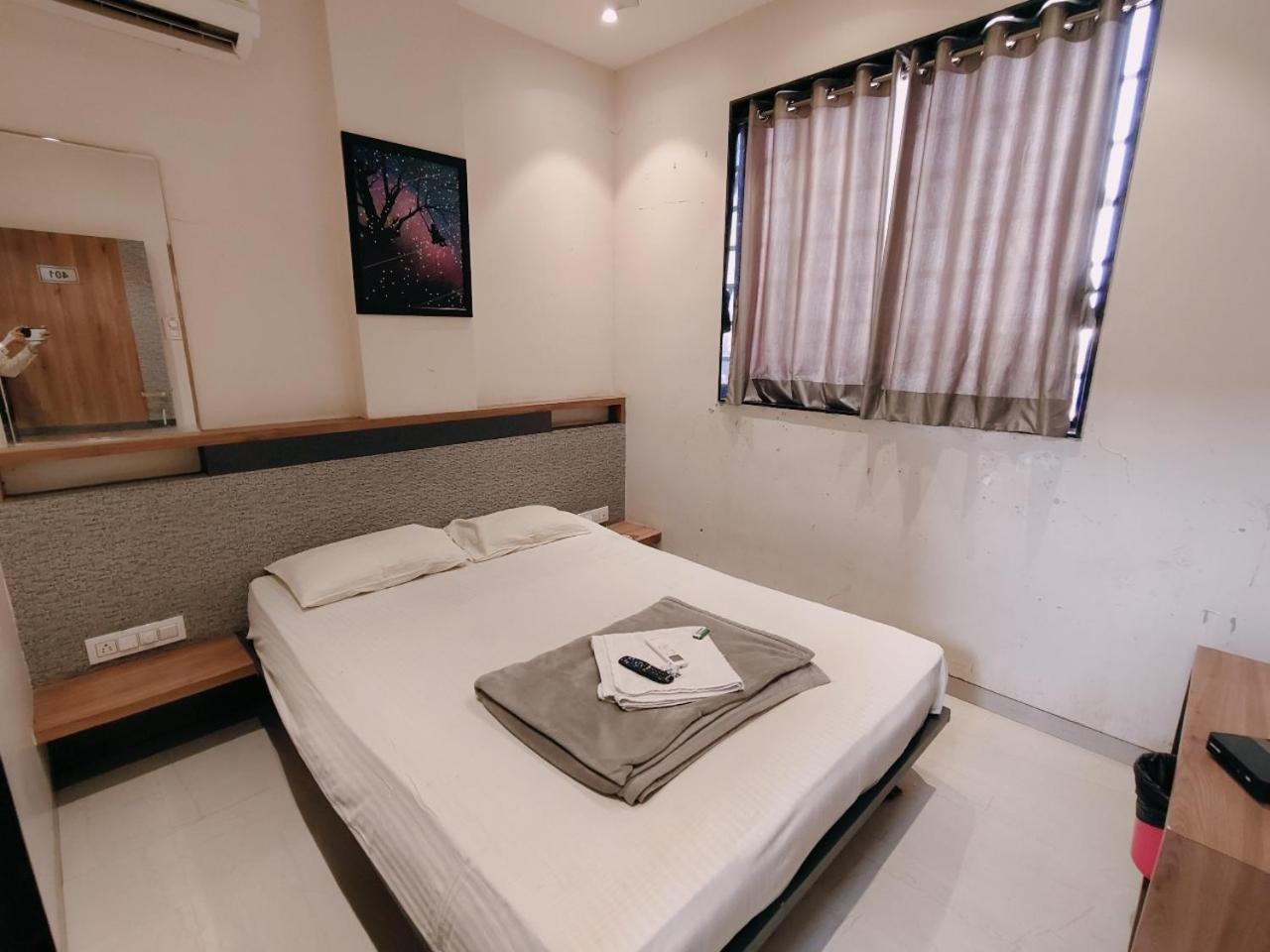 Hotel Pragati Inn Ahmednagar Buitenkant foto
