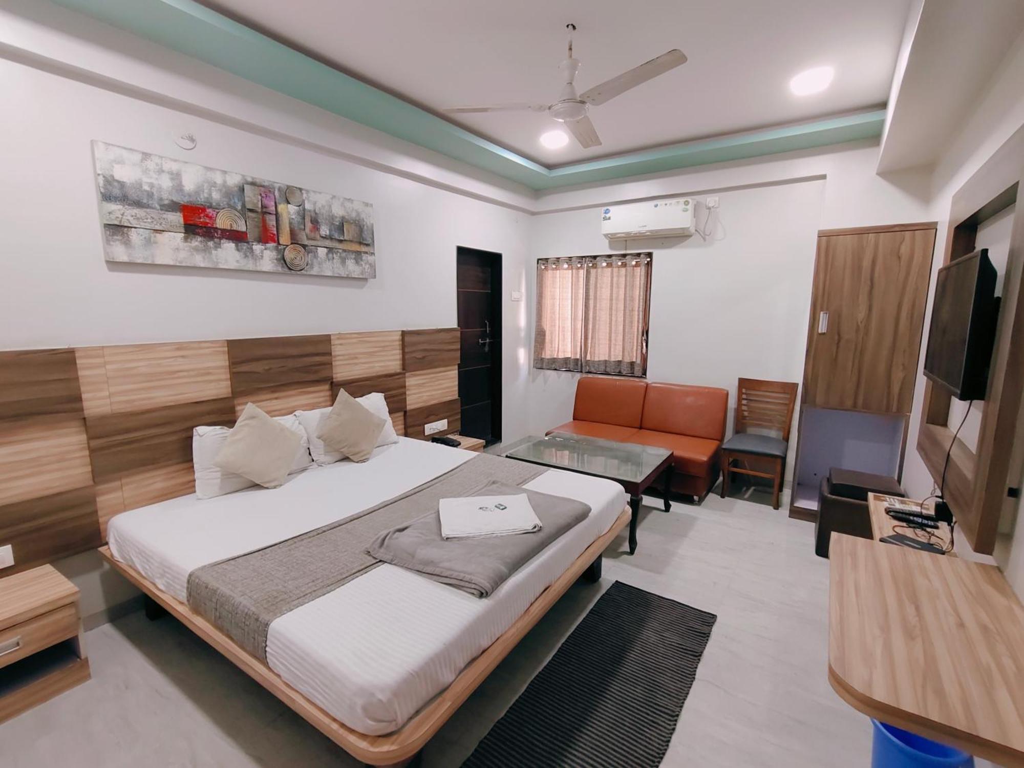 Hotel Pragati Inn Ahmednagar Buitenkant foto