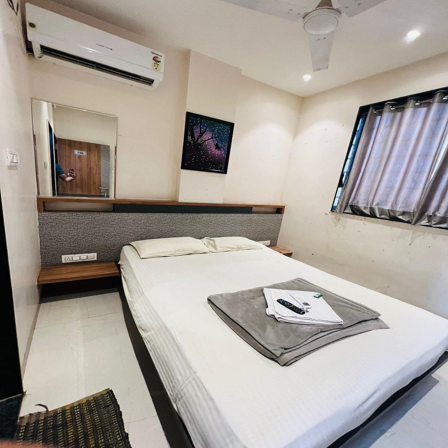 Hotel Pragati Inn Ahmednagar Buitenkant foto