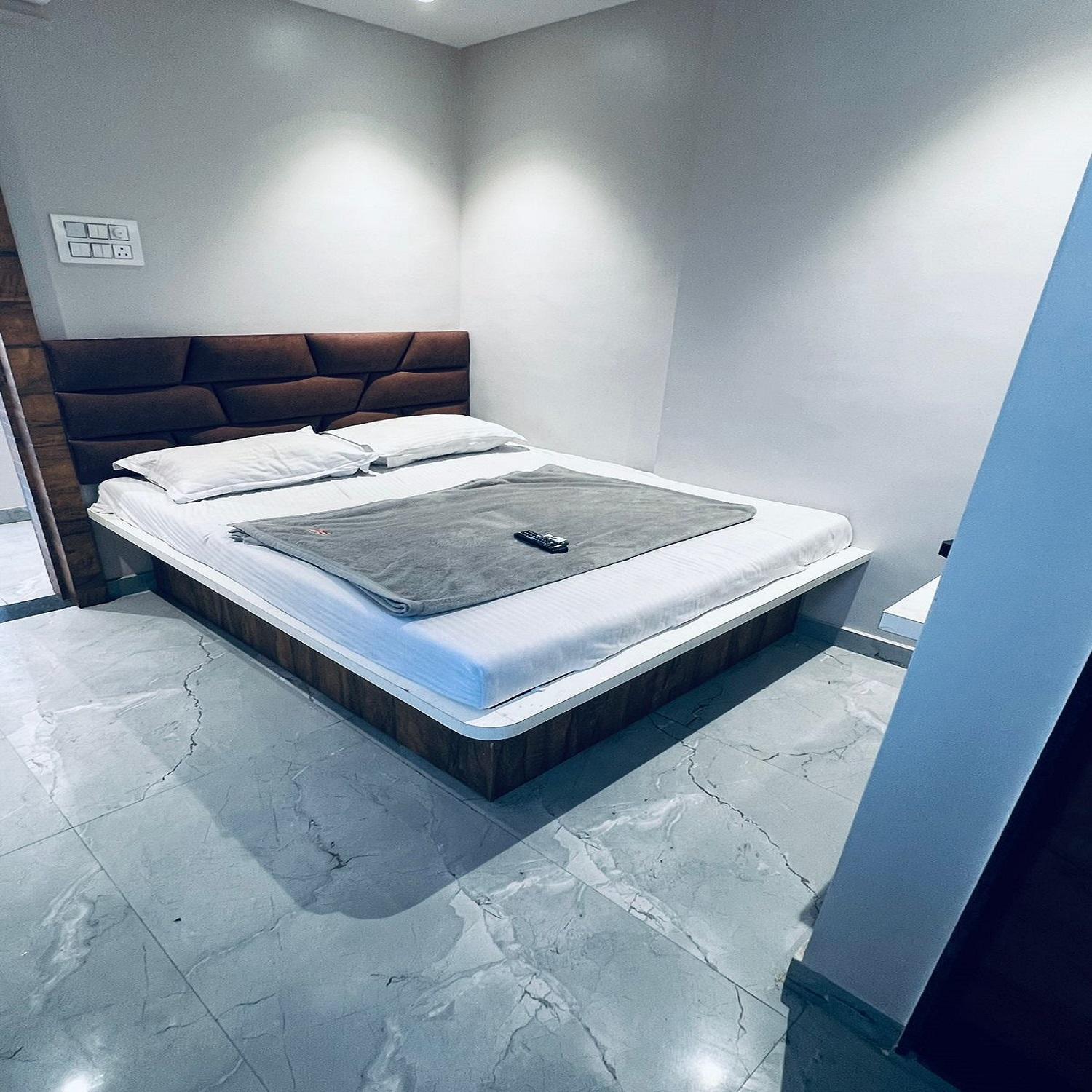 Hotel Pragati Inn Ahmednagar Buitenkant foto