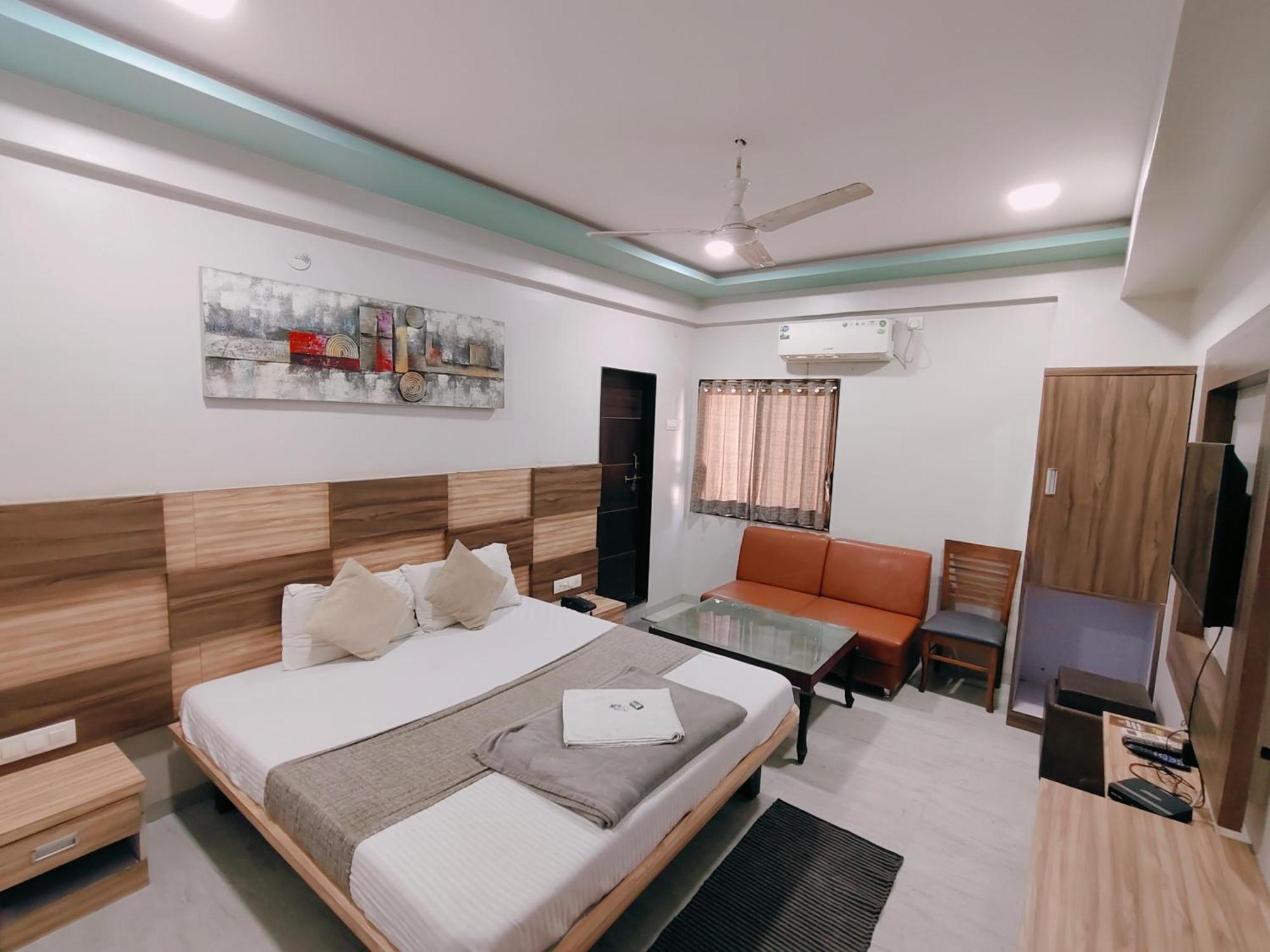 Hotel Pragati Inn Ahmednagar Buitenkant foto